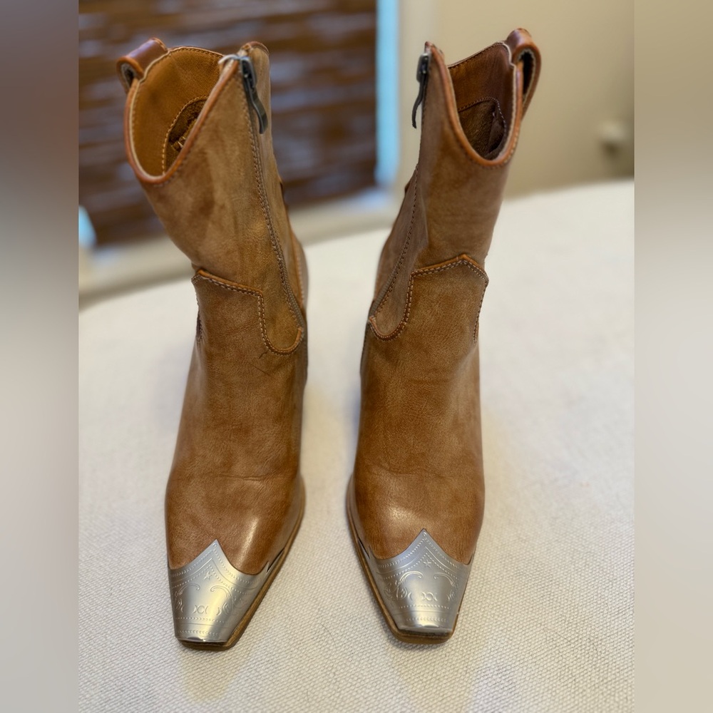 Silver-Tipped Brown Heeled Boots with Pointed Toe